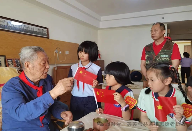 美美与共携手学生代表致敬抗战老兵2.png
