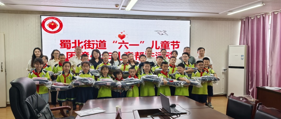 1748411467740525.jpg 六一活动3_副本.jpg