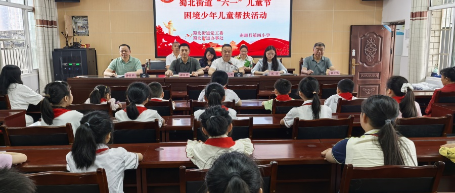 1dcd24343b0ea08ca14e6973fe86c73六一活动2_副本.jpg