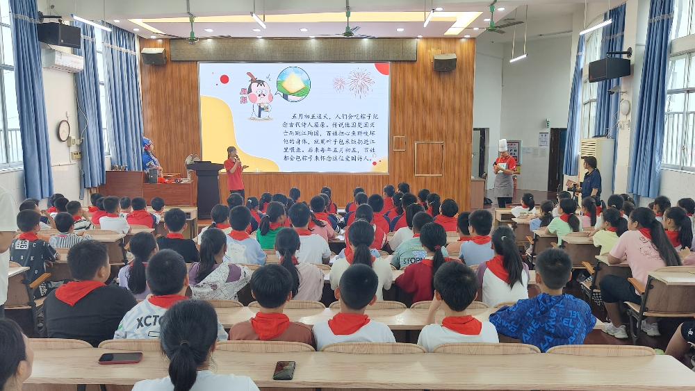 2025年5月28日，响水社区关工领导小组联合柳石路第三小学，在柳石三小的阶梯教室开展了一场别开生面的“我们的传统节日·端午”之“端午溯源”主题活动 (6).jpg