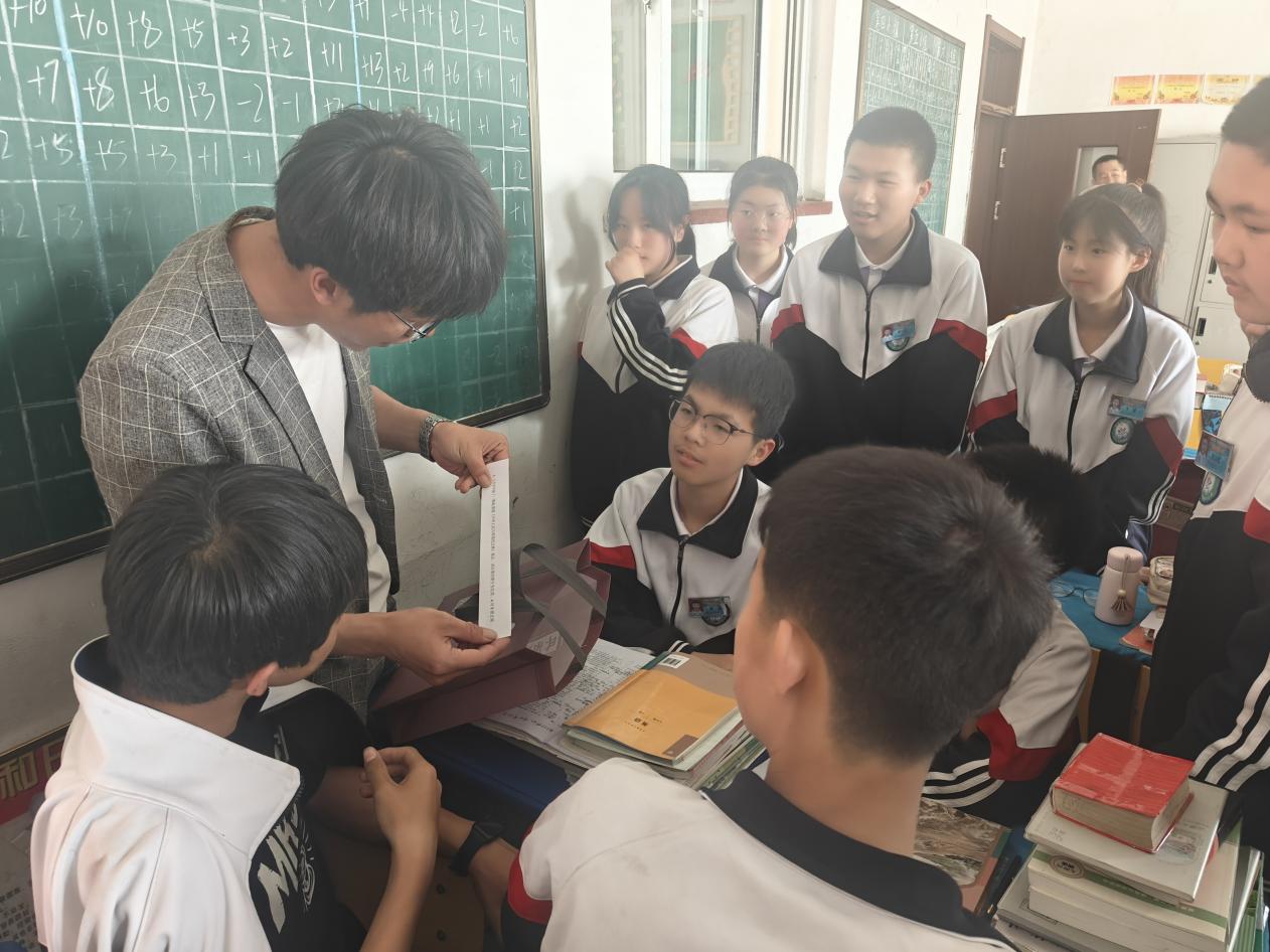 1748585961944179.jpg 硼海中学2.jpg