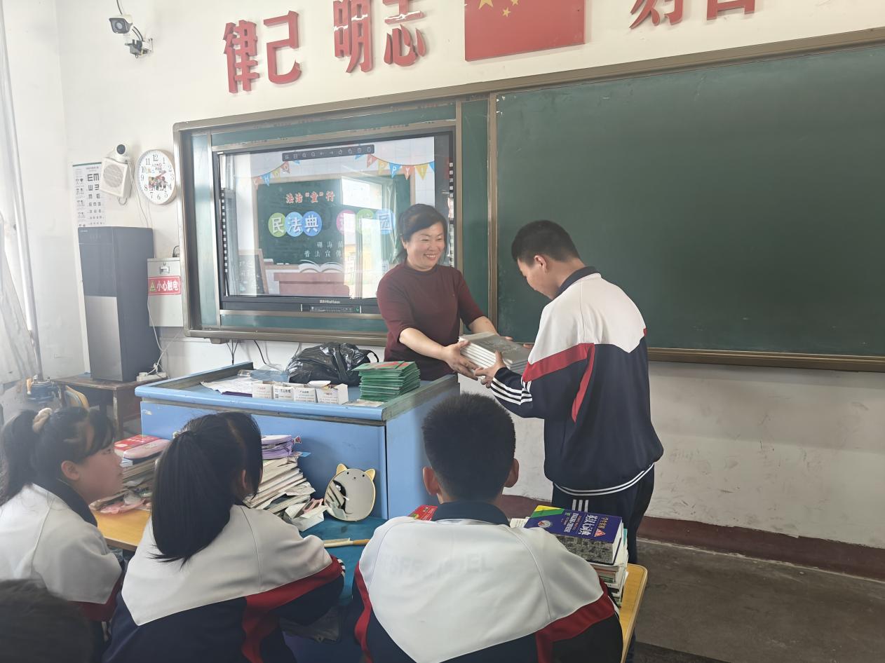 1748585983950816.jpg 硼海中学3.jpg