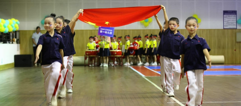 1748602657456750.jpg 5月30日,广西壮族自治区柳州市鱼峰区天湖社区关工小组、社区退役军人服务站联合辖区幼儿园开展“童心向党展风采 军魂传承伴成长”体艺文化节活动3.jpg