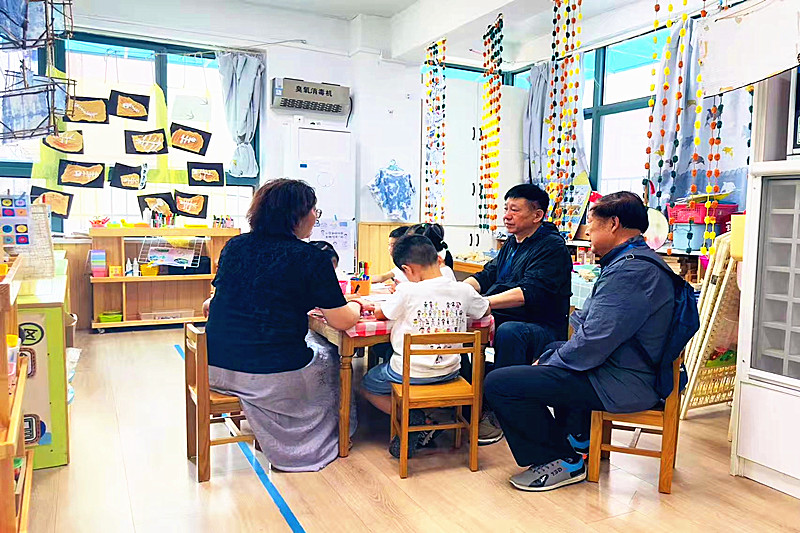 1748745561278428.jpg 玄武区梅园新村派出所关工站走进幼儿园开展校园安全检查(1).jpg