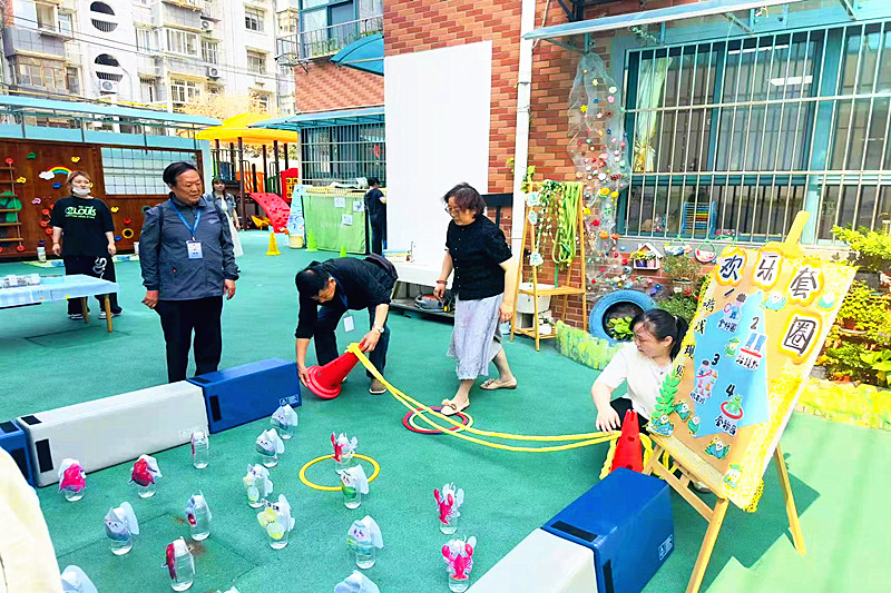 1748745586987715.jpg 玄武区梅园新村派出所关工站走进幼儿园开展校园安全检查(4).jpg