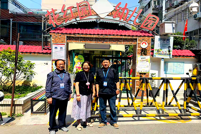 1748745613955704.jpg 玄武区梅园新村派出所关工站走进幼儿园开展校园安全检查(6).jpg