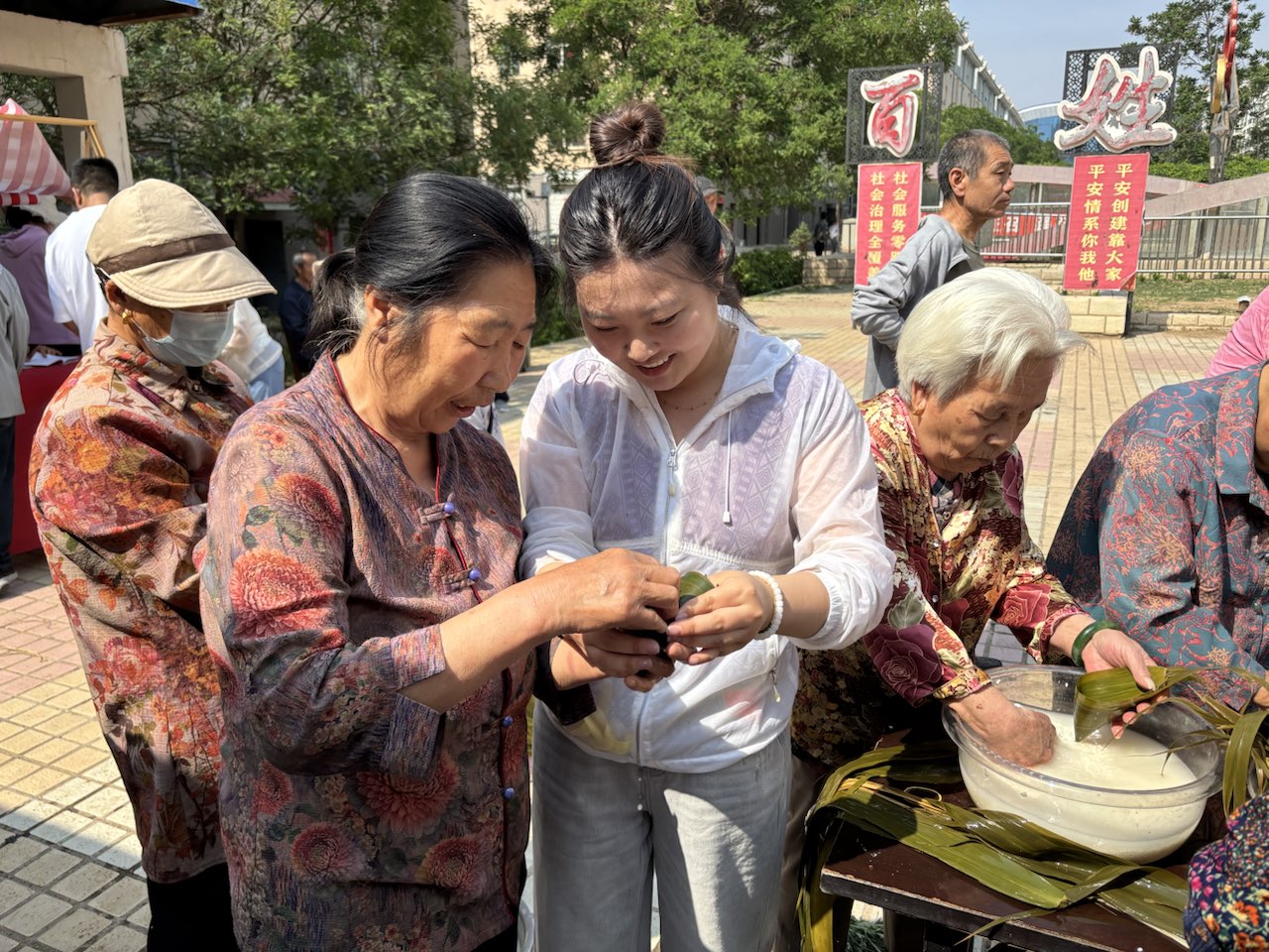 1748788513489788.jpg 元宝山区东城街道英河社区关工委端午节活动照片2.jpg