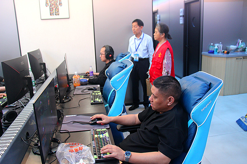 1748844830940007.jpg 玄武湖街道联合开展网吧专项巡查,守护端午清朗网络空间(3).jpg