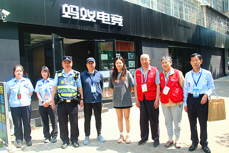 1748844856387753.jpg 玄武湖街道联合开展网吧专项巡查,守护端午清朗网络空间(5).jpg