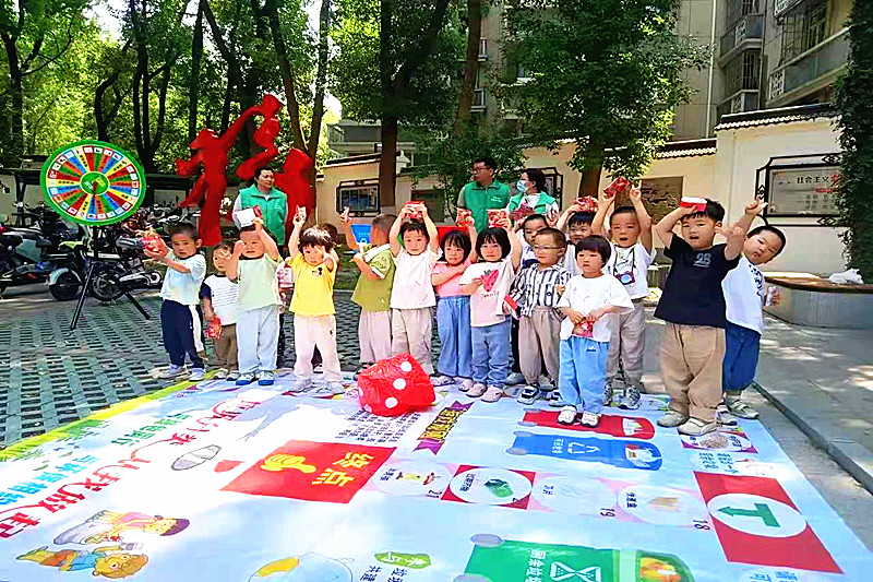 1748929511976488.jpg 江苏省南京市玄武区台城花园社区关工委开展“艾香肆意 粽享时光” 端午节活动(1).jpg
