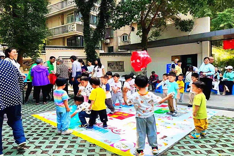 1748929518770245.jpg 江苏省南京市玄武区台城花园社区关工委开展“艾香肆意 粽享时光” 端午节活动(2).jpg