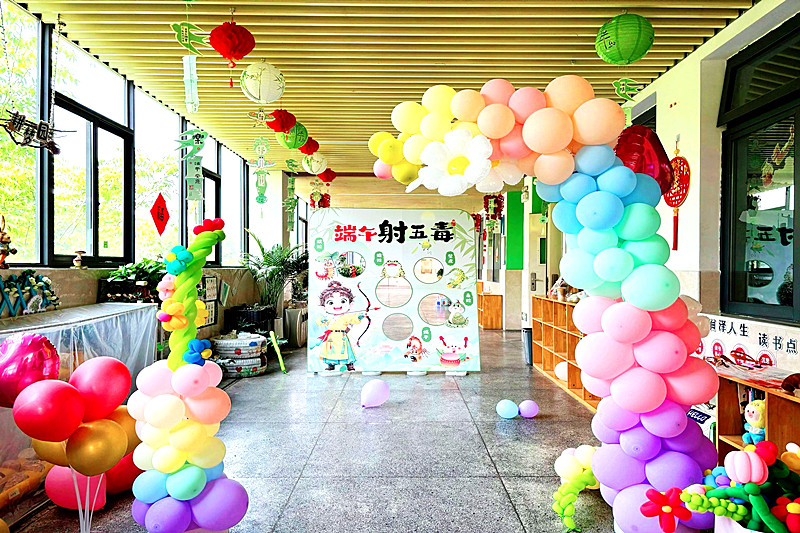 1749024962295364.jpg 江苏省南京市江北新区浦口实验小学关工委开展庆祝双节活动(4).jpg