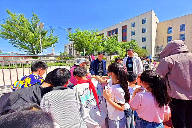 1749080135946471.png 江苏省南京市江宁区龙都小学关工委开展第十届爱心义卖活动(1).png