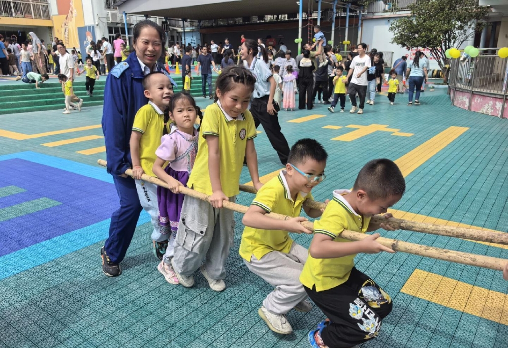 6月4日，广西柳州市鱼峰区天湖社区关工小组开展“‘芒’有所获 动有所乐”芒种节气主题亲子运动会3.jpg