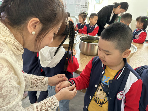1749112646874197.jpg 富江社区关工小组端午节主题活动2_副本.jpg