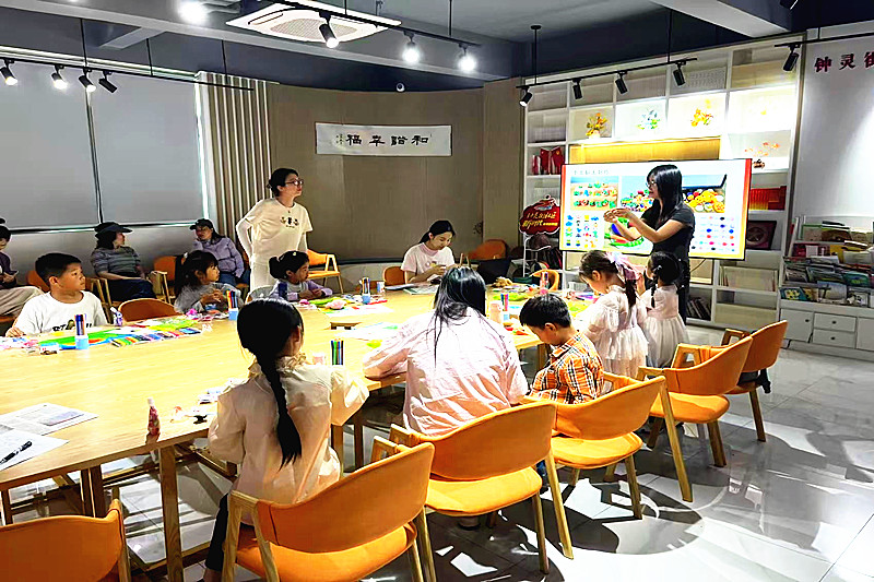 1749123684519737.jpg 江苏省南京市玄武区孝陵卫街道钟灵街社区开展“童心无界 星光共生”活动(1).jpg