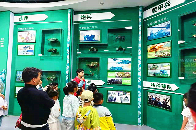 1749175903724780.jpg 江苏省南京市鼓楼区湖南路街道南秀村社区开展“星河浩瀚,长征问天”研学活动(2).jpg