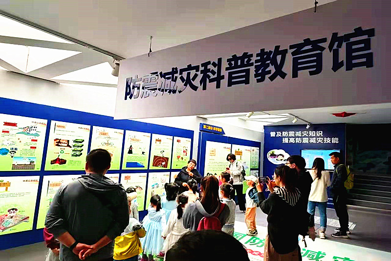 1749175910678500.jpg 江苏省南京市鼓楼区湖南路街道南秀村社区开展“星河浩瀚,长征问天”研学活动(3).jpg