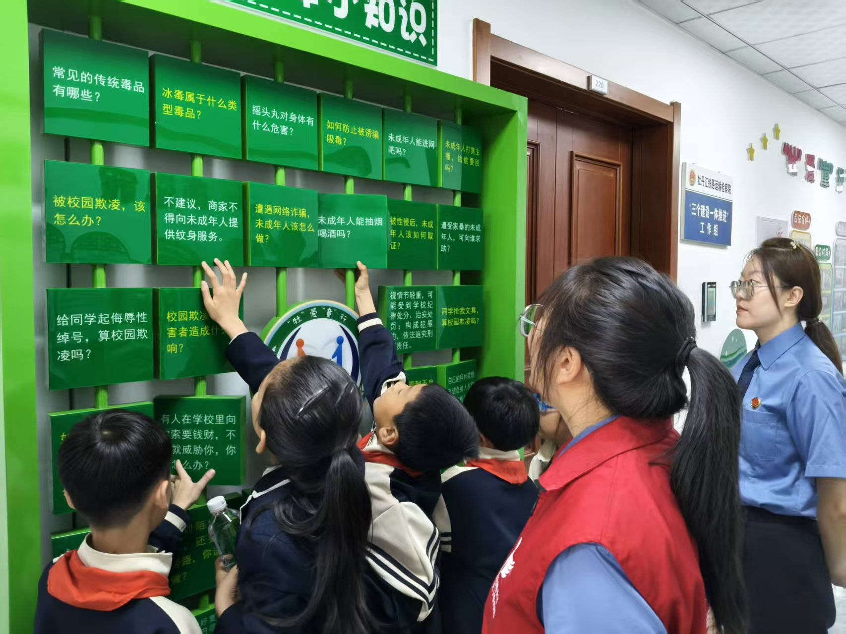 1749179631214674.jpg 普法知识照片.jpg