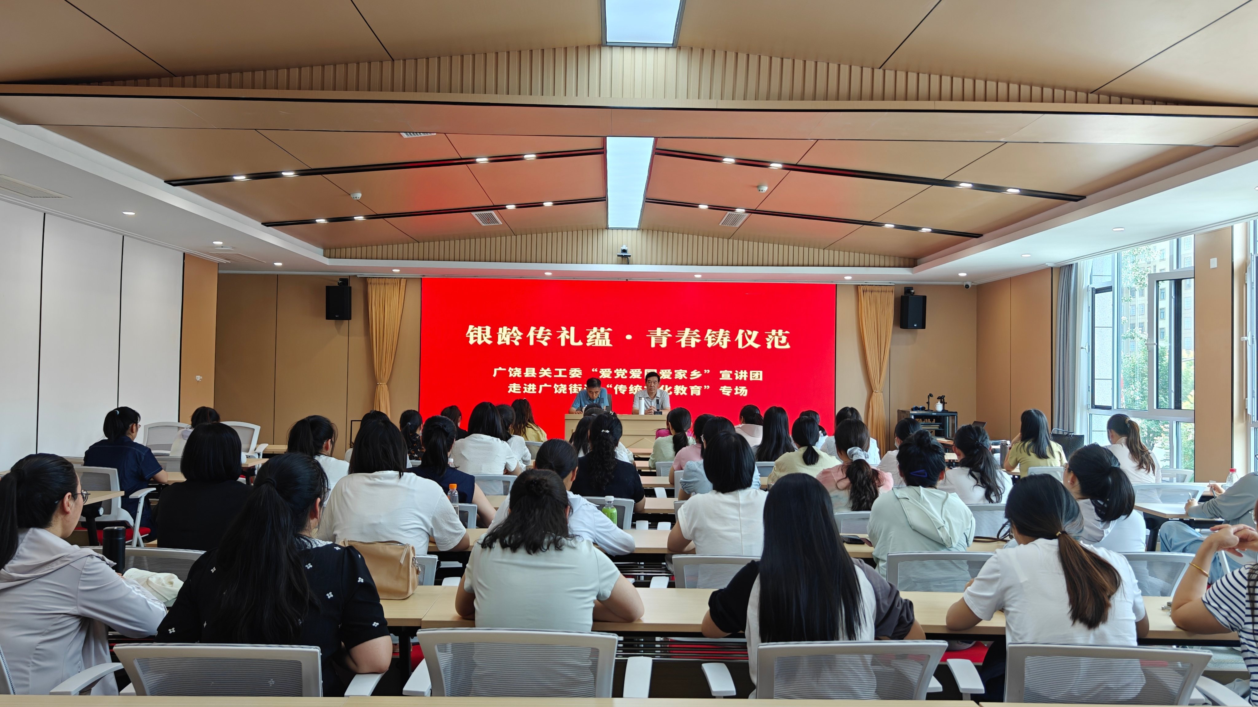 1749194204326188.jpg 1.广饶县关工委开展“银龄传礼蕴·青春铸仪范”传统文化教育活动.jpg