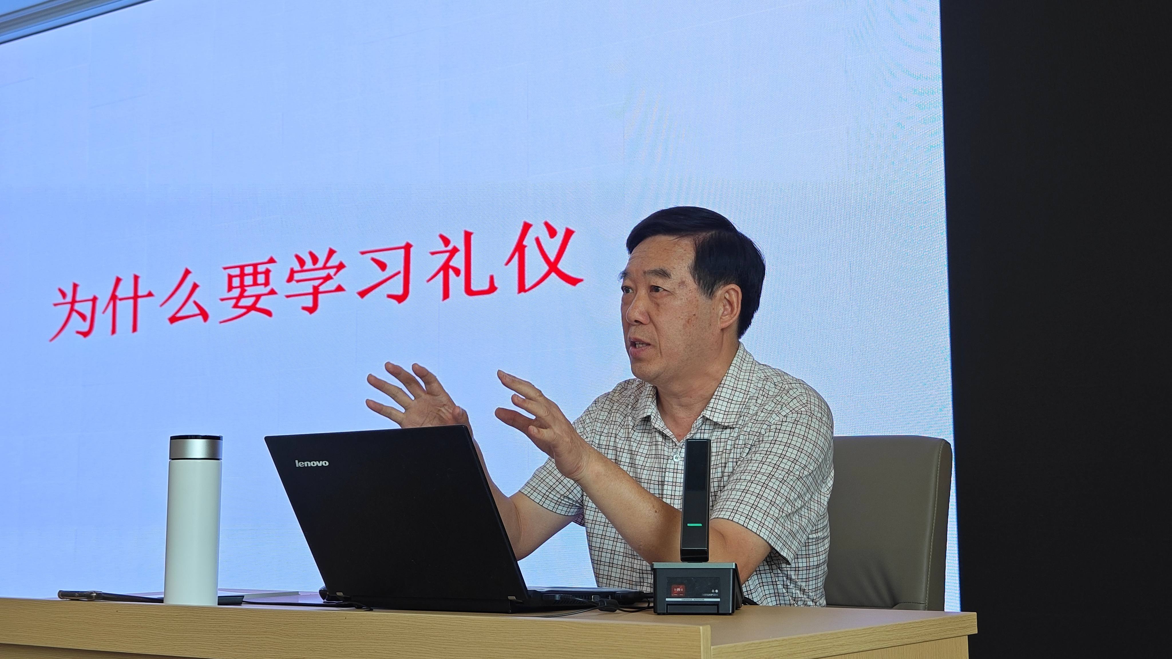 1749194235938005.jpg 3.“五老”志愿者门光一作专题宣讲.jpg
