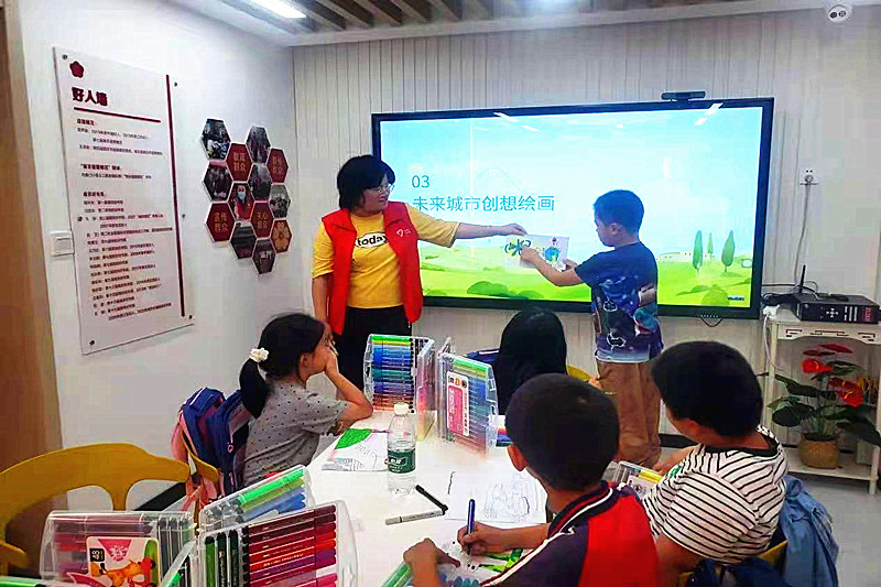 江苏省南京市玄武区梅园新村街道兰园社区关工委开展新能源科普活动(2).jpg