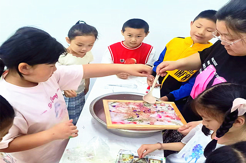 1749266175980722.jpg 江苏省南京市六合区毛许社区关工委开展“书香与环保同行 ,共筑低碳生活梦” 活动(1).jpg