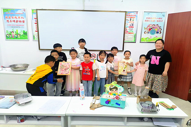 1749266195881501.jpg 江苏省南京市六合区毛许社区关工委开展“书香与环保同行 ,共筑低碳生活梦” 活动(4).jpg