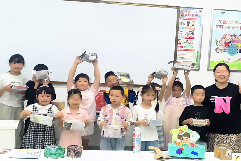 1749266201938277.jpg 江苏省南京市六合区毛许社区关工委开展“书香与环保同行 ,共筑低碳生活梦” 活动(5).jpg