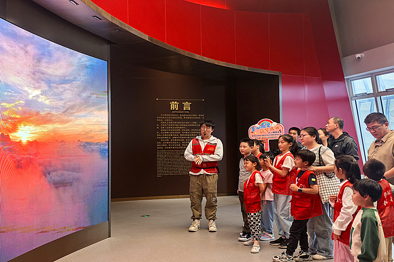 1749390565248981.jpg 江苏省南京市玄武区红山街道曹后社区开展“童心向宪,筑梦成长”六一特别主题活动(1).jpg