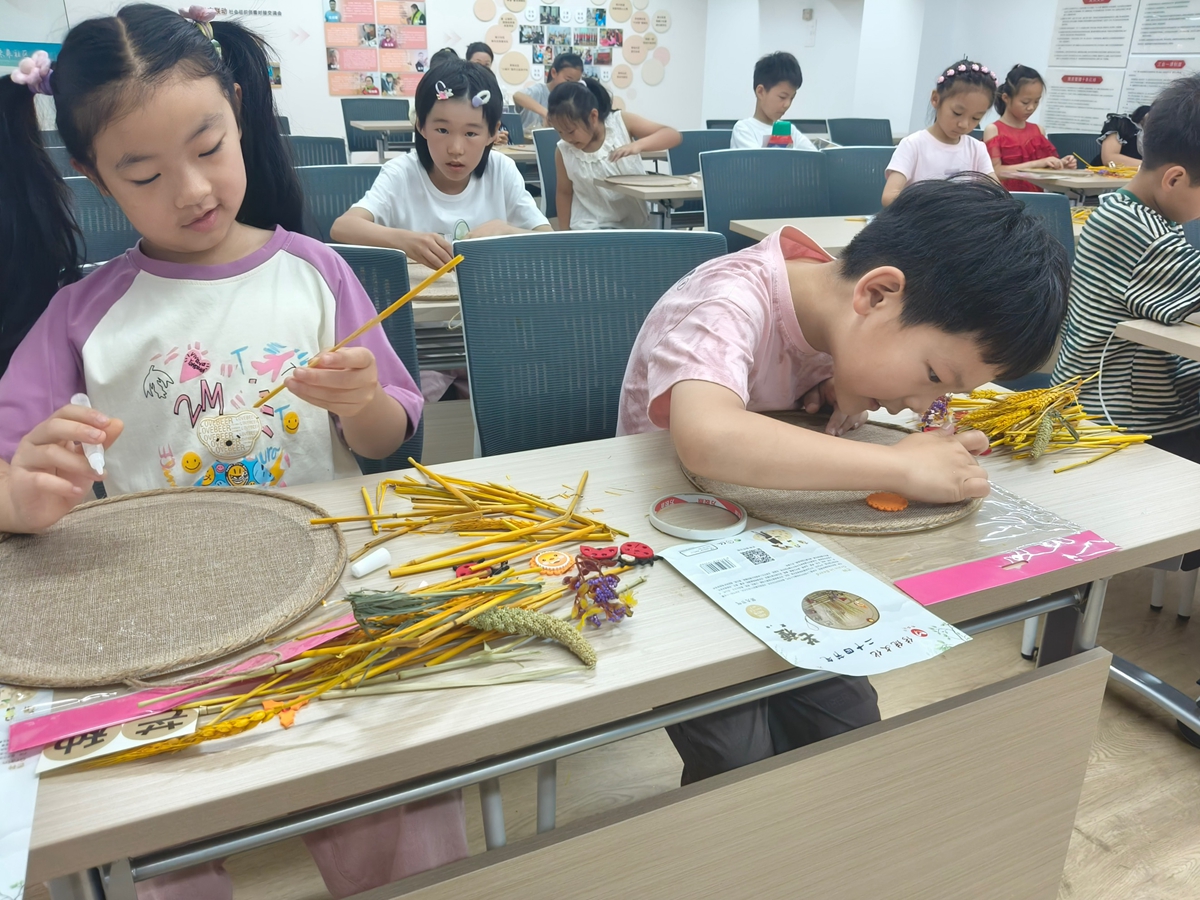 1749423272624597.jpg 芒种麦趣:指尖编出节气的故事2_副本.jpg