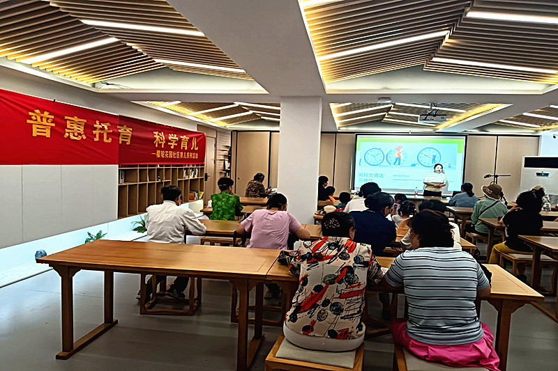 1749448500133535.jpg 玄武湖街道开展0-3岁婴幼儿科学育儿知识讲座,助力家长科学育儿(1).jpg
