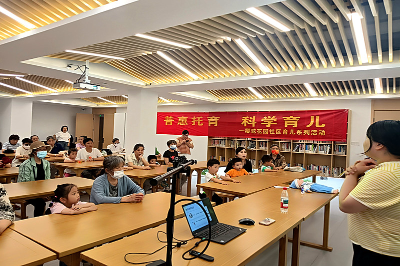 1749448507859780.jpg 玄武湖街道开展0-3岁婴幼儿科学育儿知识讲座,助力家长科学育儿(2).jpg