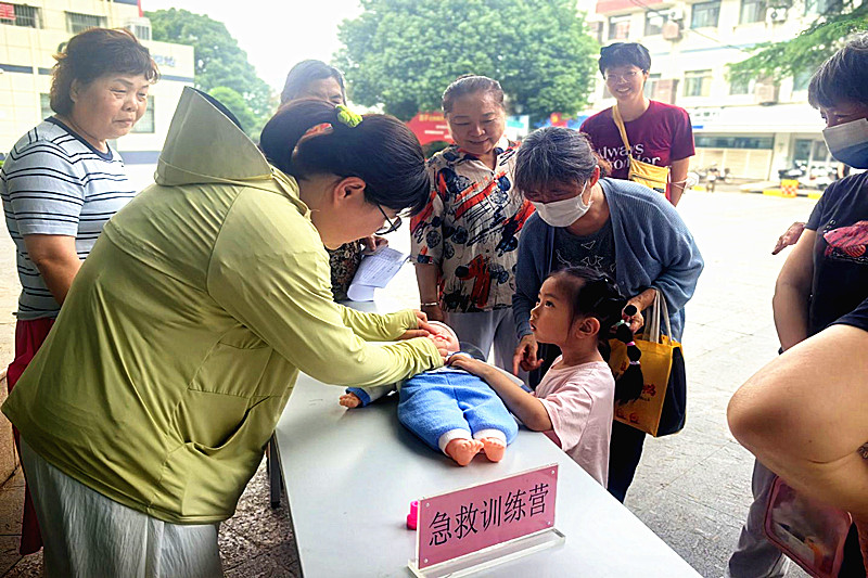1749448521426892.jpg 玄武湖街道开展0-3岁婴幼儿科学育儿知识讲座,助力家长科学育儿(4).jpg