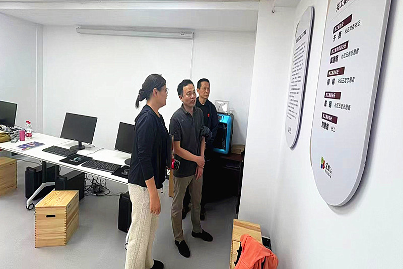 1749448698555790.jpg 玄武湖街道关工委调研指导樱驼花园社区校外教育辅导站提档升级工作(2).jpg