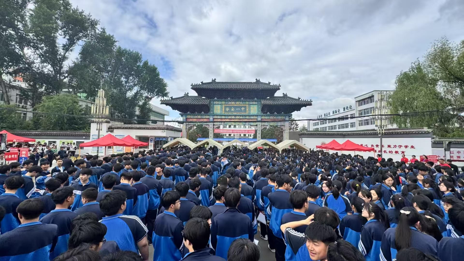 1749523140749982.jpg 送行.jpg