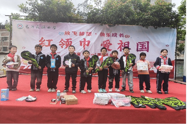 震泽镇关工委：跨越1600公里的爱心传递2.png