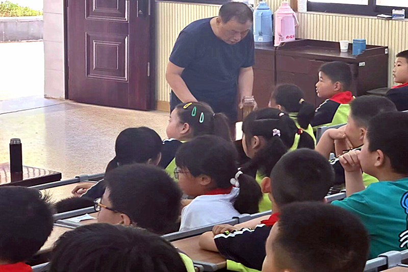 1749650782293901.png 江苏省南京市六合区竹镇中心小学关工委开展法治宣传进校园活动(3).png