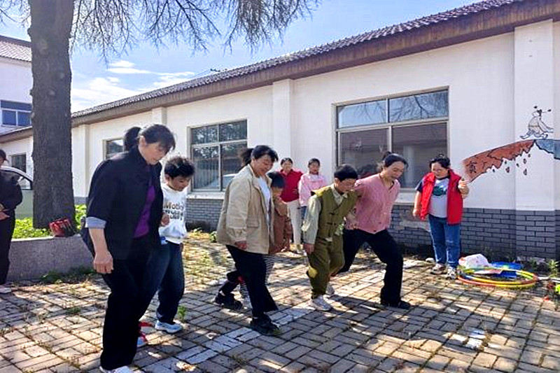 江苏省南京市溧水区和凤镇毛公铺社区关工委开展“快乐童年过六一”亲子趣味运动会(4).jpg