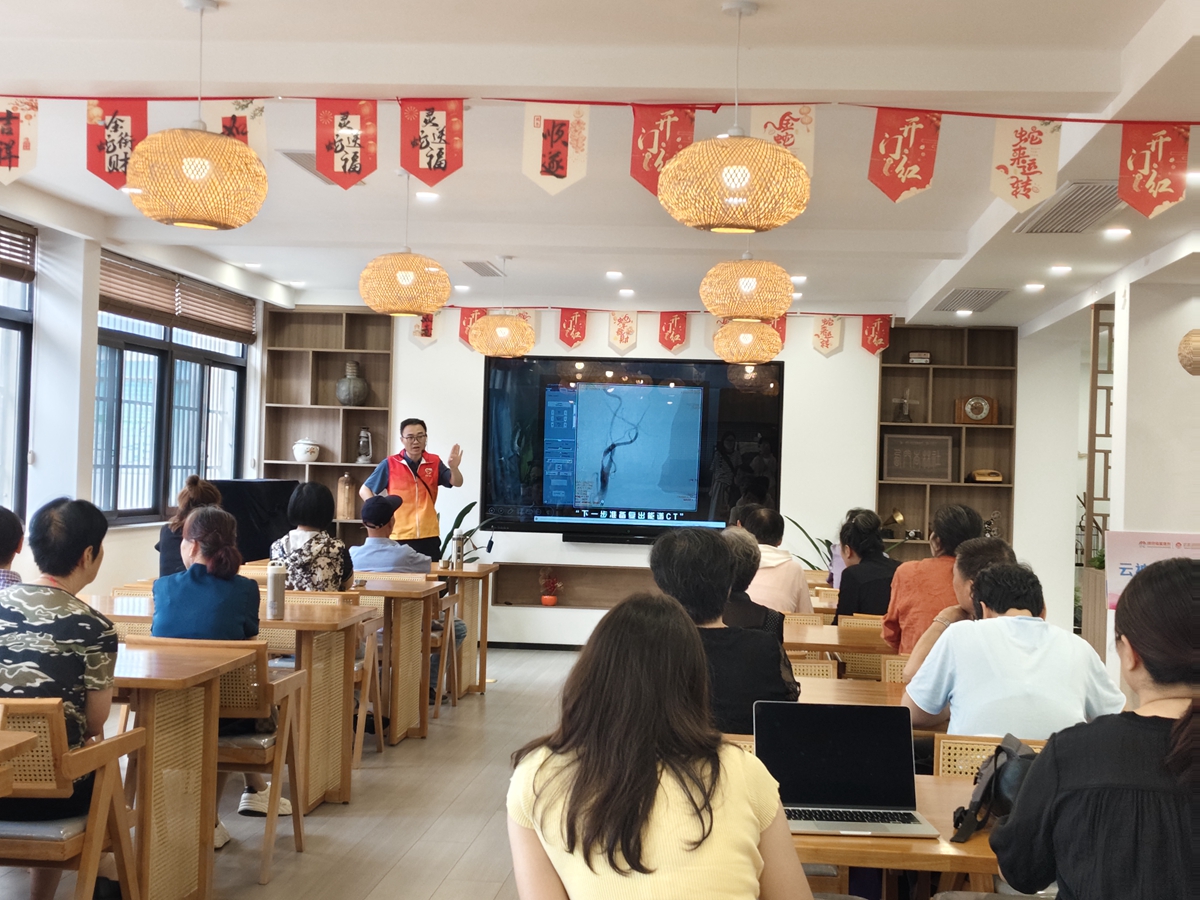守护“五老”银龄健康，脑中风防治知识走近身边3_副本.jpg