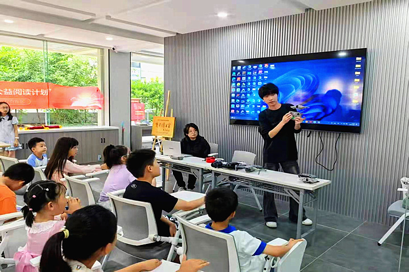 1749877513908203.jpg 江苏省南京市玄武区孝陵卫街道小卫街社区关工委开展“古艺新辉,科艺同行”活动(1).jpg