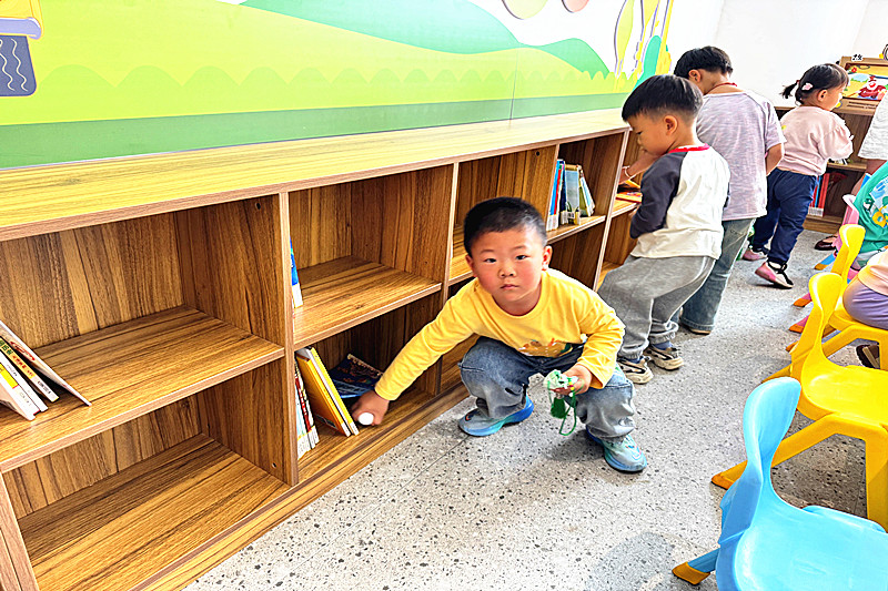 1750031233912337.jpg 江苏省南京市栖霞区龙潭街道长江村关工委组织开展未成年人全民阅读活动(1).jpg