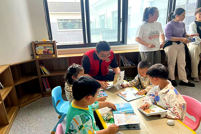1750031250368814.jpg 江苏省南京市栖霞区龙潭街道长江村关工委组织开展未成年人全民阅读活动(3).jpg