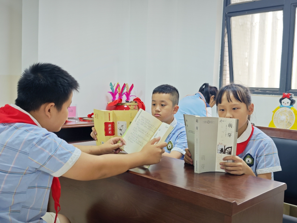1750070717408042.jpg 6月16日,广西柳州市鱼峰区天湖社区关工小组开展“读书正当时 书香伴成长”读书分享会(1).jpg
