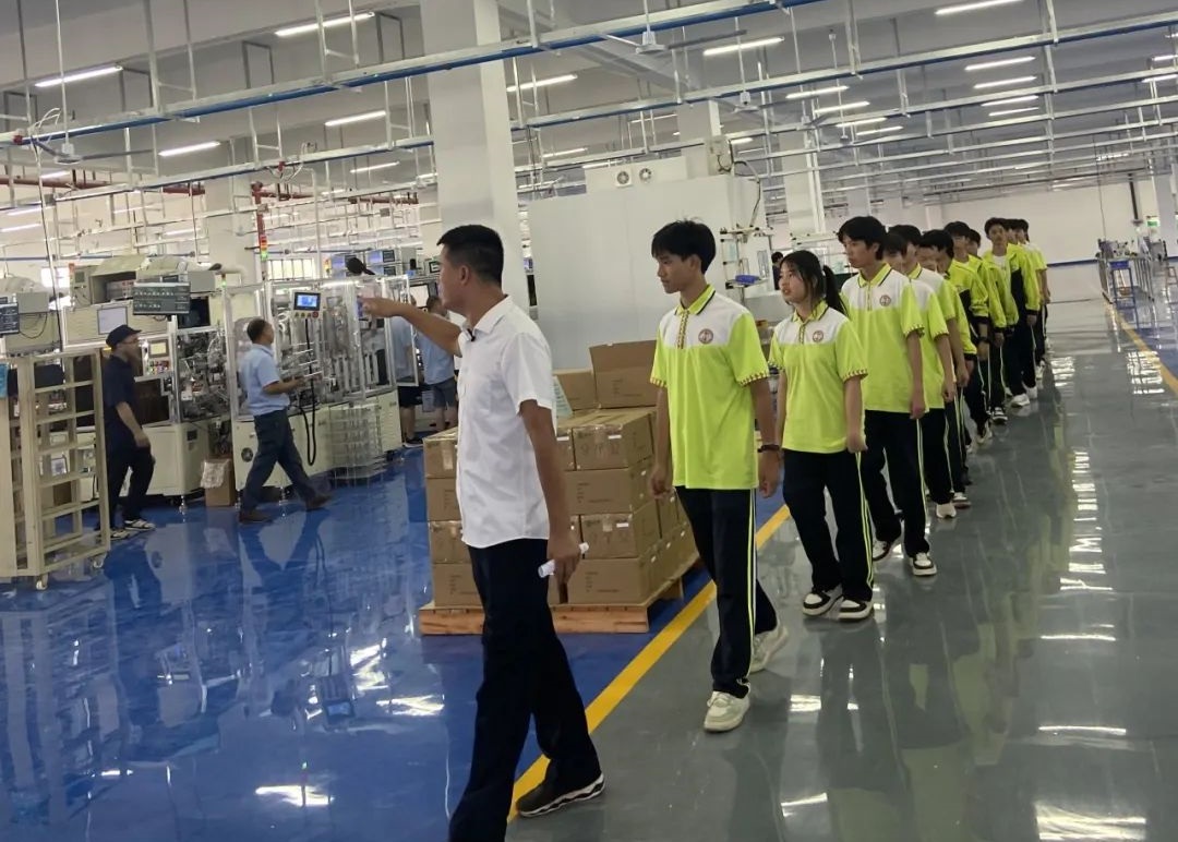 1750087678184268.jpg 3职业中专产教融合.jpg