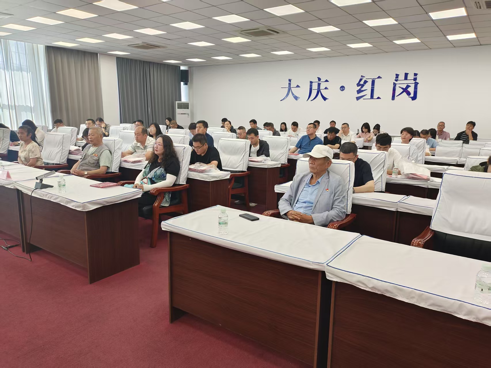 召开区关心下一代工作推进会.jpg