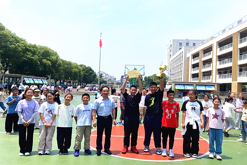 1750413248722743.jpg 江苏省南京市江宁区东山小学关工委开展“校园篮球争霸赛” 活动(3).jpg