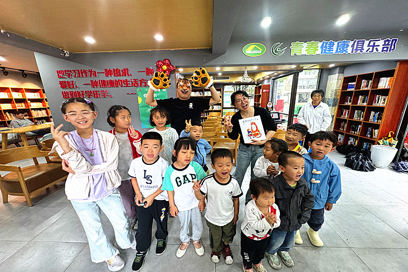 1750601486423566.jpg 江苏省南京市江宁区秣陵街道胜太社区关工委开展“童梦启航,书香飞扬”活动(2).jpg