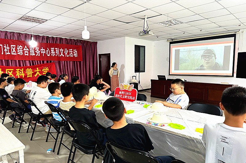 1750717192728513.jpg 江苏省南京市玄武区仙鹤门社区举办“红星照童心 彩绘传薪火”青少年红色艺术活动(2).jpg