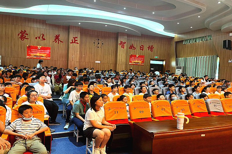 1750802454492128.jpg 江苏省南京市江宁区东郊小镇小学开展“陶老师进校园”活动(2).jpg